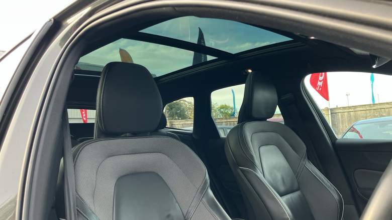 Volvo Xc60 2.0 B5P [250] R DESIGN Pro 5dr AWD Geartronic Petrol Estate